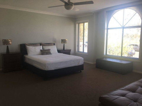 Sydney Amazing Holiday Home Bridal BnB - Dalby Accommodation 7