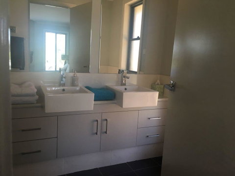 Sydney Amazing Holiday Home Bridal BnB - Dalby Accommodation 10