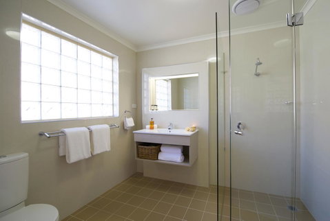 Marty's @ Little Beach - Dalby Accommodation 1