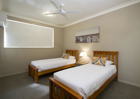 Marty's @ Little Beach - Dalby Accommodation 7