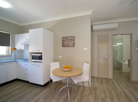 Marty's @ Little Beach - Dalby Accommodation 18