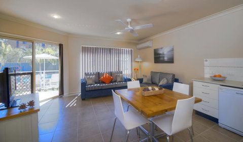 Marty's @ Little Beach - Dalby Accommodation 14
