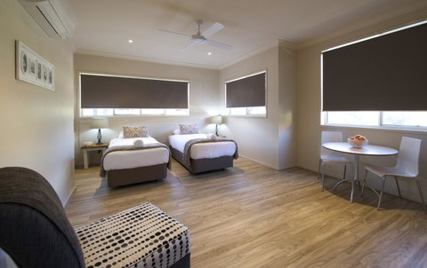 Marty's @ Little Beach - Dalby Accommodation 21