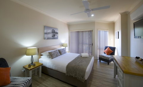 Marty's @ Little Beach - Dalby Accommodation 25
