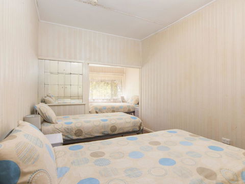 11 Peel Street - Dalby Accommodation 2