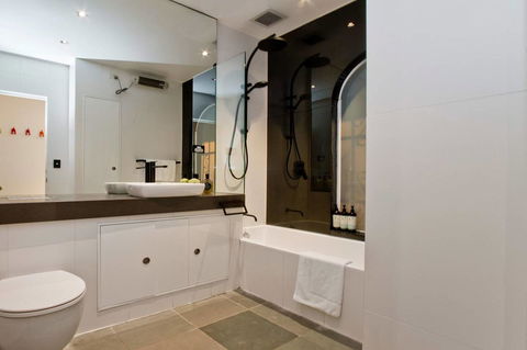 3 Storey Home Close Walk To Fox Studios SCG & City - Dalby Accommodation 27