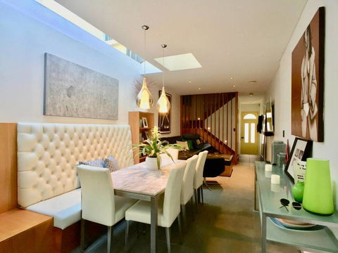 3 Storey Home Close Walk To Fox Studios SCG & City - Dalby Accommodation 26