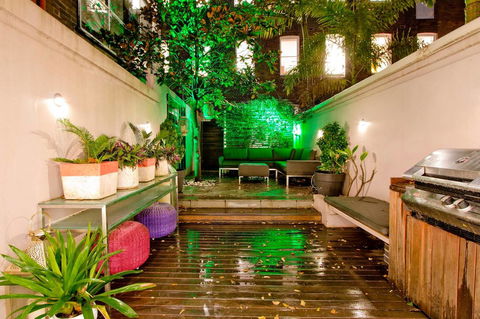 3 Storey Home Close Walk To Fox Studios SCG & City - Dalby Accommodation 9