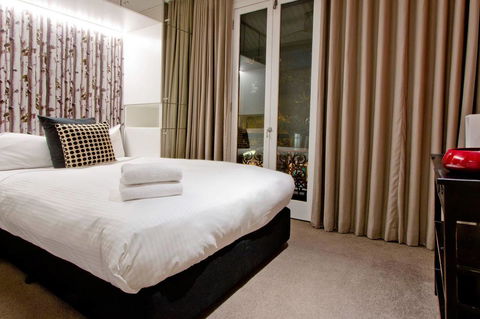 3 Storey Home Close Walk To Fox Studios SCG & City - Dalby Accommodation 25