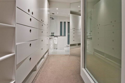 3 Storey Home Close Walk To Fox Studios SCG & City - Dalby Accommodation 3