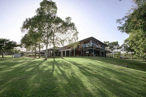 180Â° Water View Three Bedroom (wooden Furniture) - Dalby Accommodation 13