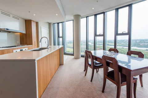 180Â° Water View Three Bedroom (wooden Furniture) - Dalby Accommodation 10