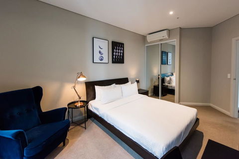 180Â° Water View Three Bedroom (wooden Furniture) - Dalby Accommodation 8