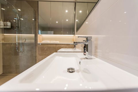 180Â° Water View Three Bedroom (wooden Furniture) - Dalby Accommodation 17