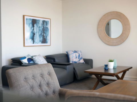 Panoramic Harbour Views And Unbeatable Comfort - Dalby Accommodation 10
