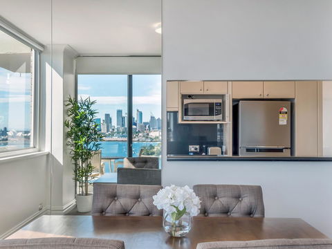 Panoramic Harbour Views And Unbeatable Comfort - Dalby Accommodation 8