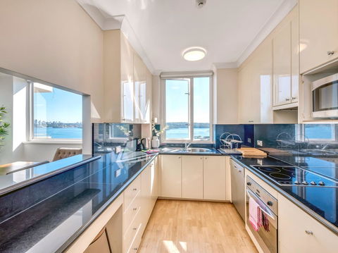 Panoramic Harbour Views And Unbeatable Comfort - Dalby Accommodation 7