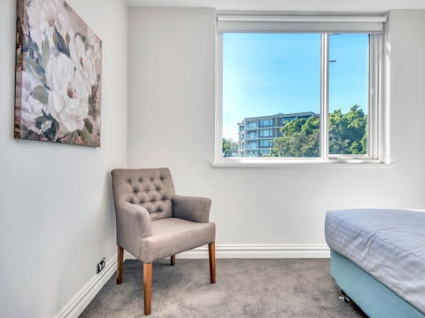 Panoramic Harbour Views And Unbeatable Comfort - Dalby Accommodation 13