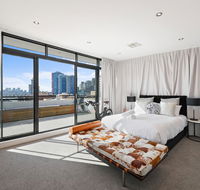 Darling Harbour Penthouse ViewsJacuzzi - Dalby Accommodation