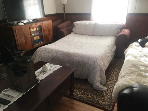 Caledonia Cottage - Dalby Accommodation 4