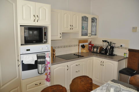 Caledonia Cottage - Dalby Accommodation 14