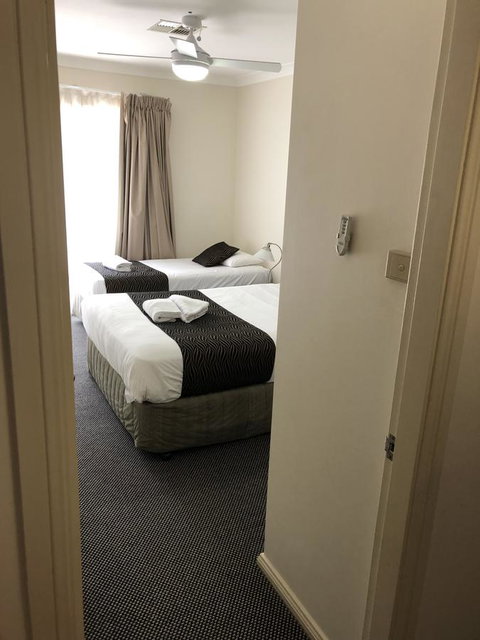 Beaches Serviced Apartments - Dalby Accommodation 4