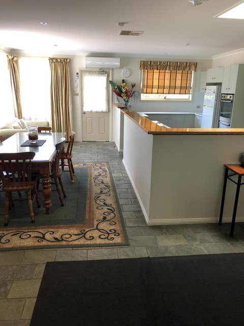 Beaches Serviced Apartments - Dalby Accommodation 5