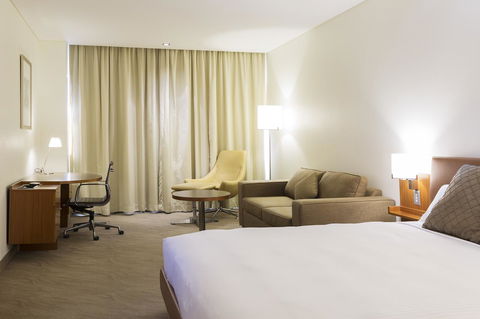 Novotel Canberra - Dalby Accommodation 33