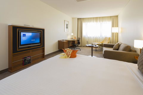 Novotel Canberra - Dalby Accommodation 23