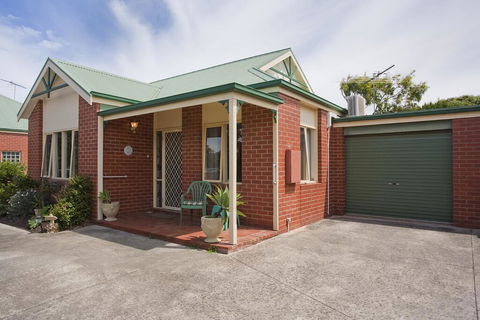 Boston Beach House 2-19 - Dalby Accommodation 0