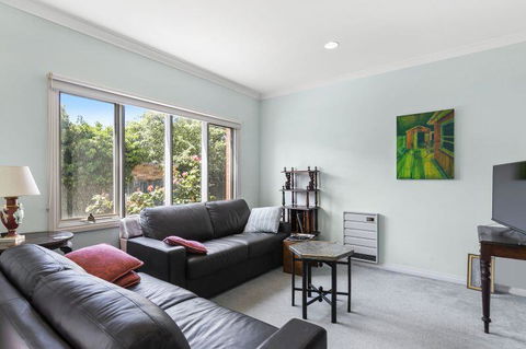 Boston Beach House 2-19 - Dalby Accommodation 2