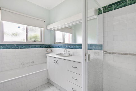 Boston Beach House 2-19 - Dalby Accommodation 1