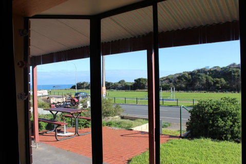 Bott's Beach Retreat - Dalby Accommodation 0