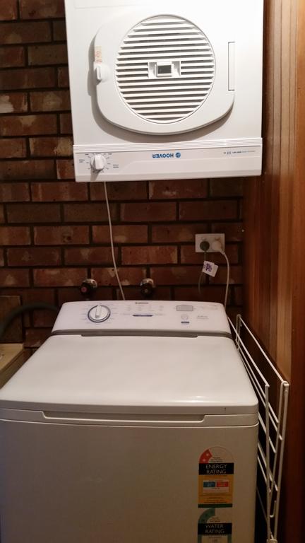 Bott's Beach Retreat - Dalby Accommodation 2