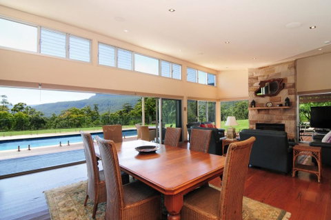 Bottlebrush Lodge - Great Views And A Pool! - Dalby Accommodation 2