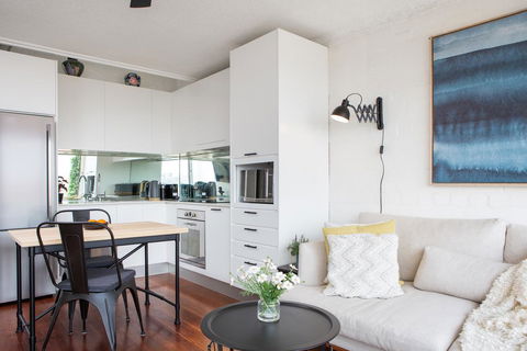 Boutique Apartment With Fantastic Harbour Views - Dalby Accommodation 1