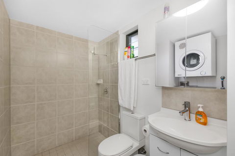 BOUTIQUE APARTMENTS BEACH LOCATION - Dalby Accommodation 2