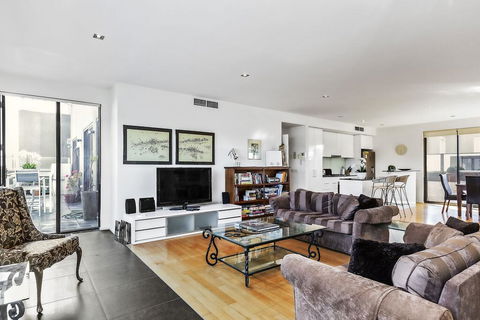 BOUTIQUE STAYS - Catani Gardens - Dalby Accommodation 1