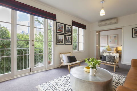 Boutique Stays - Wellington Mews, Apartment In East Melbourne - Dalby Accommodation 0