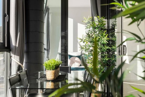 Braddon Penthouse, Top Location, Netflix, WiFi, Views - Dalby Accommodation 1