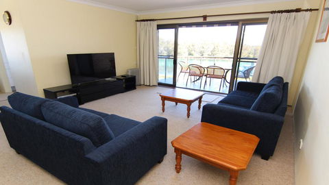 Braemar 7 - On The Lake! - Dalby Accommodation 1