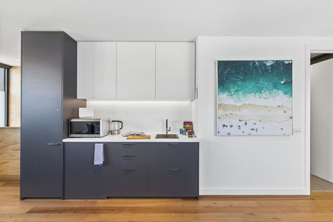 Brand New Beachside Studio Apartment - Dalby Accommodation 3