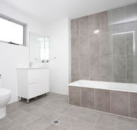 Brand new Family Friendly Apartment for 7 - Dalby Accommodation