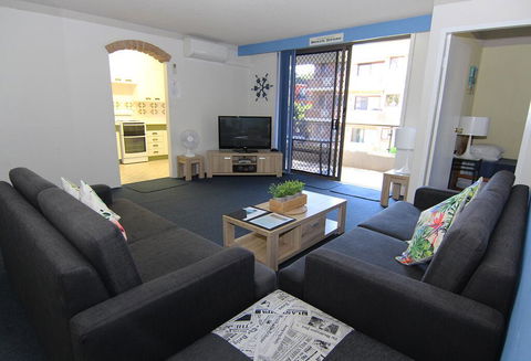 Breakers 10 - Main Beach Location! - Dalby Accommodation 0