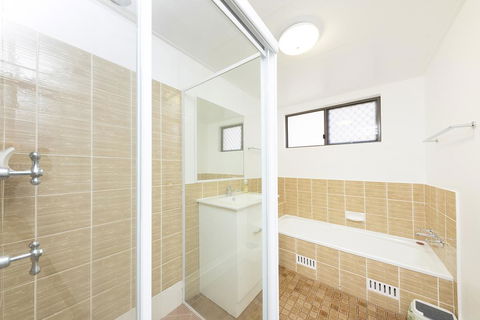 Breakers 11 - Dalby Accommodation 2
