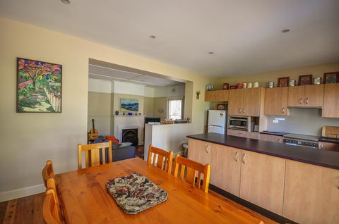 Brigalow Cottage - Dalby Accommodation 3