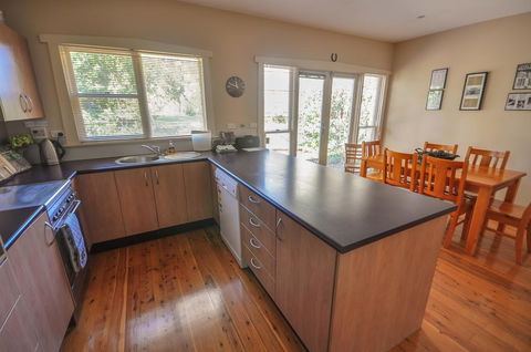 Brigalow Cottage - Dalby Accommodation 2