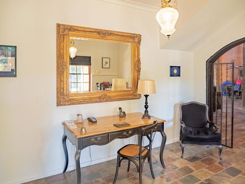 Brigham House - Dalby Accommodation 3