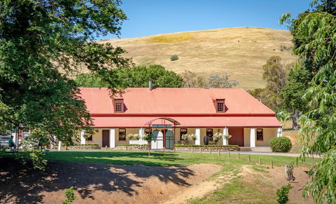 Brigham House - Dalby Accommodation 1