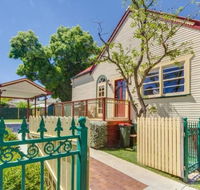 Bright 3-bedroom apartment - Central Armidale - Dalby Accommodation
